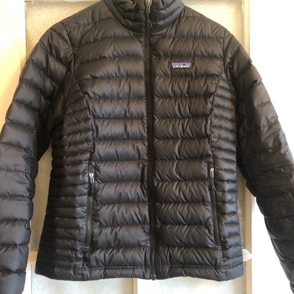 Patagonia Down Sweater Black Puffer Jacket with Down Insulation
